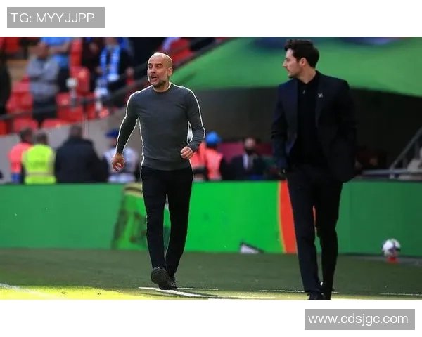 足球明星街头英伦风尚展现个性与魅力的时尚之旅