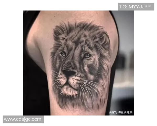 足球明星背部狮子纹身的象征意义与个人故事解析